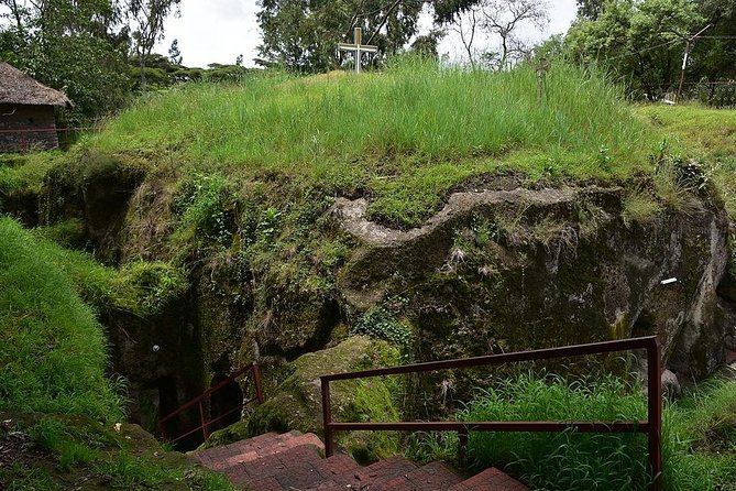 Day trip to Melka Kunture & Adadi Mariam rock-hewn church. - The long road south from Addis Ababa